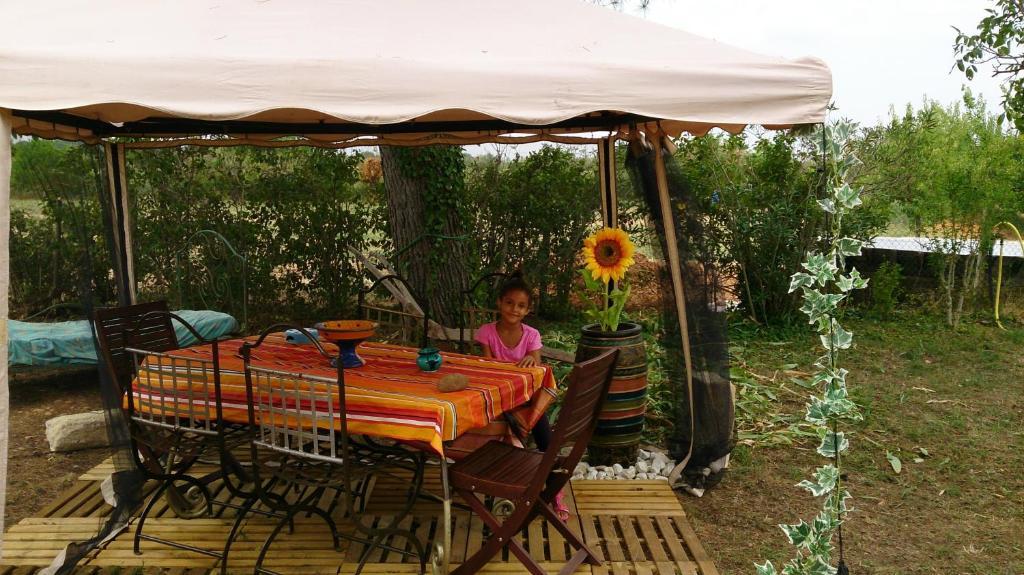 Le Mas Du Ruisseau Bellegarde  Oda fotoğraf